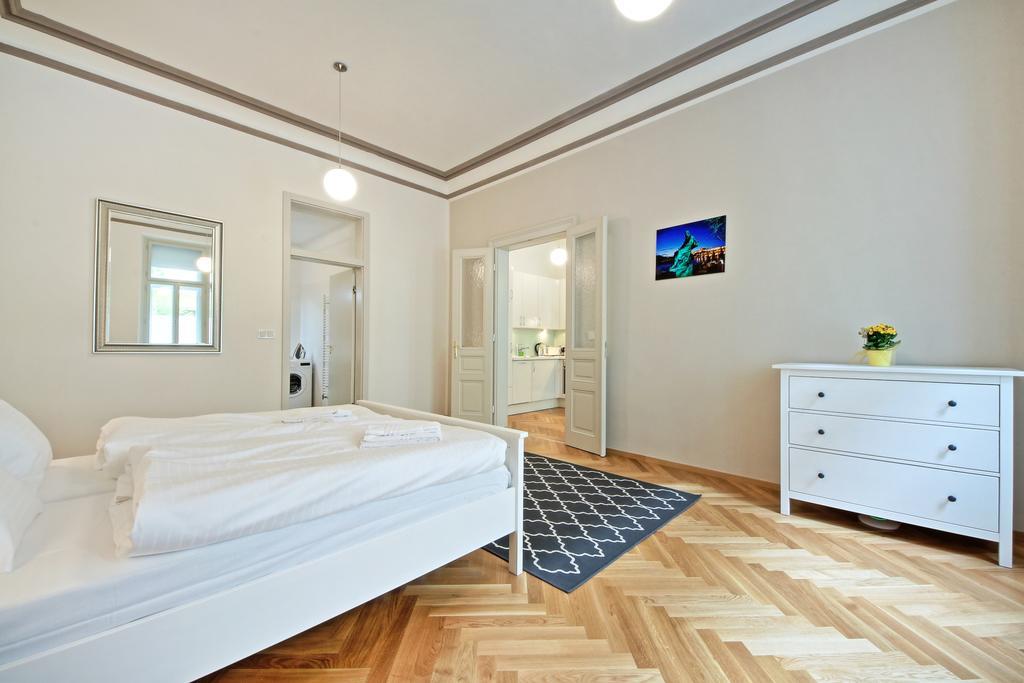 Apartment Opera *