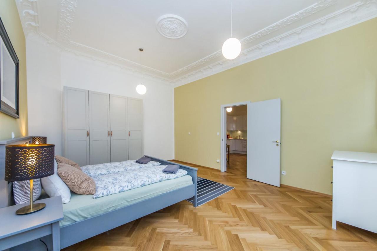 Apartment Opera *